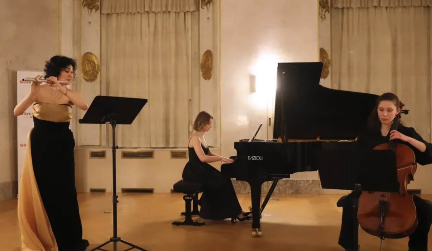 Trio Lumina III on stage
